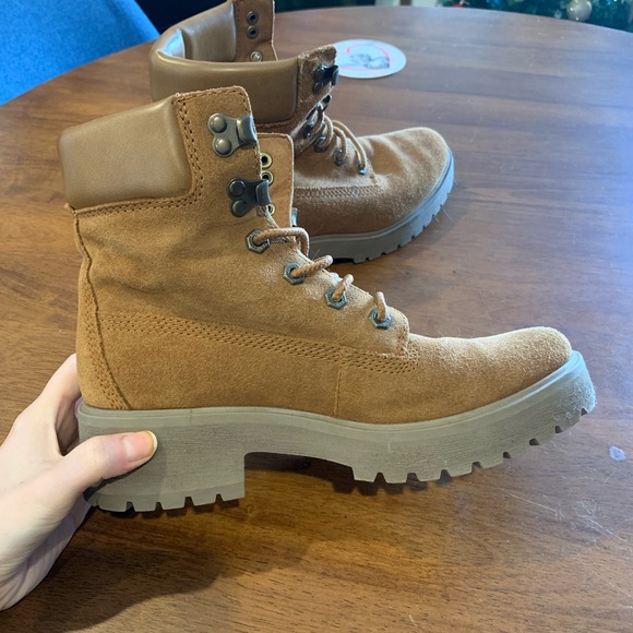 SOLD Timberland Suede Platform Boots- Light Brown/Tan, 7.5 Women’s - Picture 5 of 7